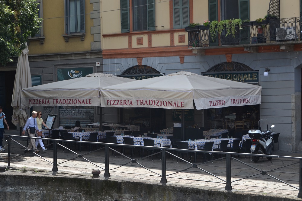 dehors esterno sul naviglio)